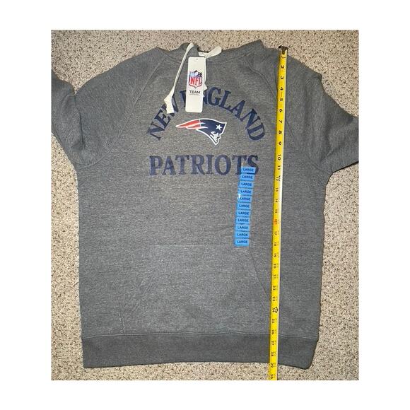 NFL -  Patriots Gray Hooded Sweatshirt - NWT - Men's Large - Picture 10 of 12